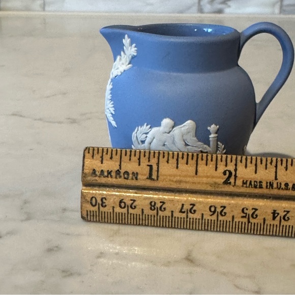 Wedgwood Blue Jasperware Creamer Pitcher Vintage 1956 - Picture 9 of 10